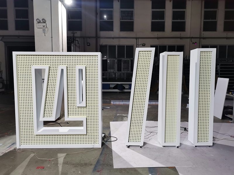 外露發光字
