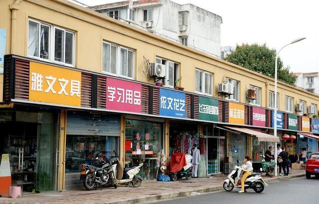 中國街道廣告牌燈箱有多野？瞧瞧這些讓人笑掉大牙的品牌名30