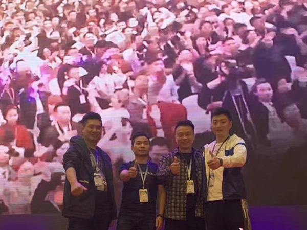 授人魚不如授人以漁！鑫麗華廣告家人們一起好好學(xué)習(xí)，天天向上！