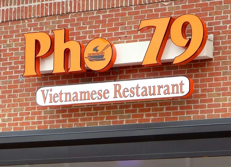 越南河粉店的標牌都會有個吉祥數字4